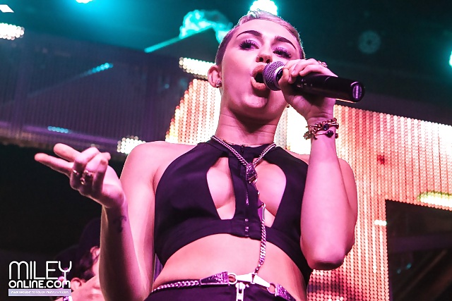 Miley bitch!!!
 #14712546