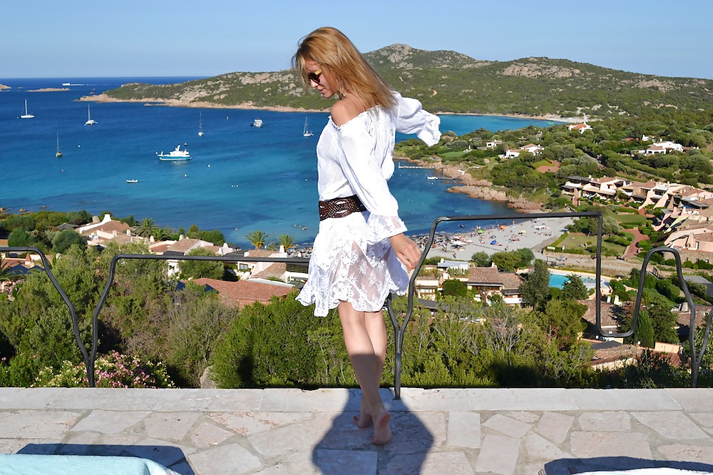 エレナ・バロロの足
 #16594668