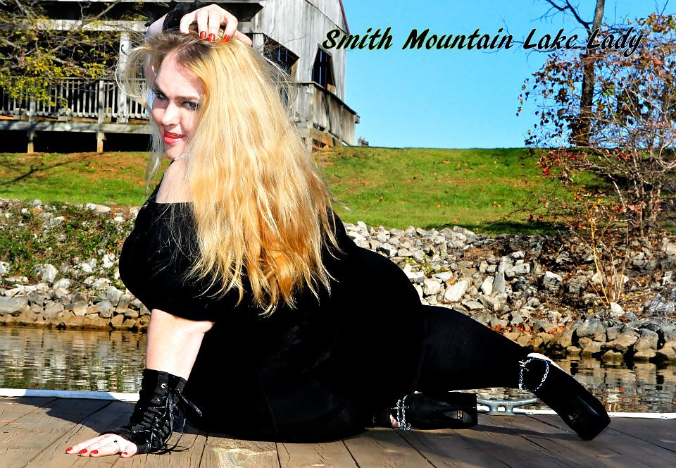 Smith Mountain Lake Lady #13131464