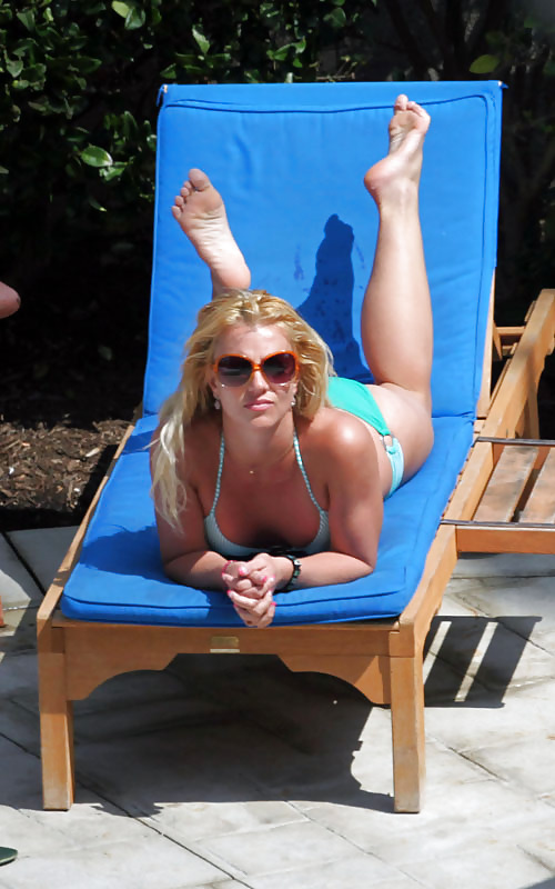 Celebrity feet - PLEASE COMMENT  #11927936