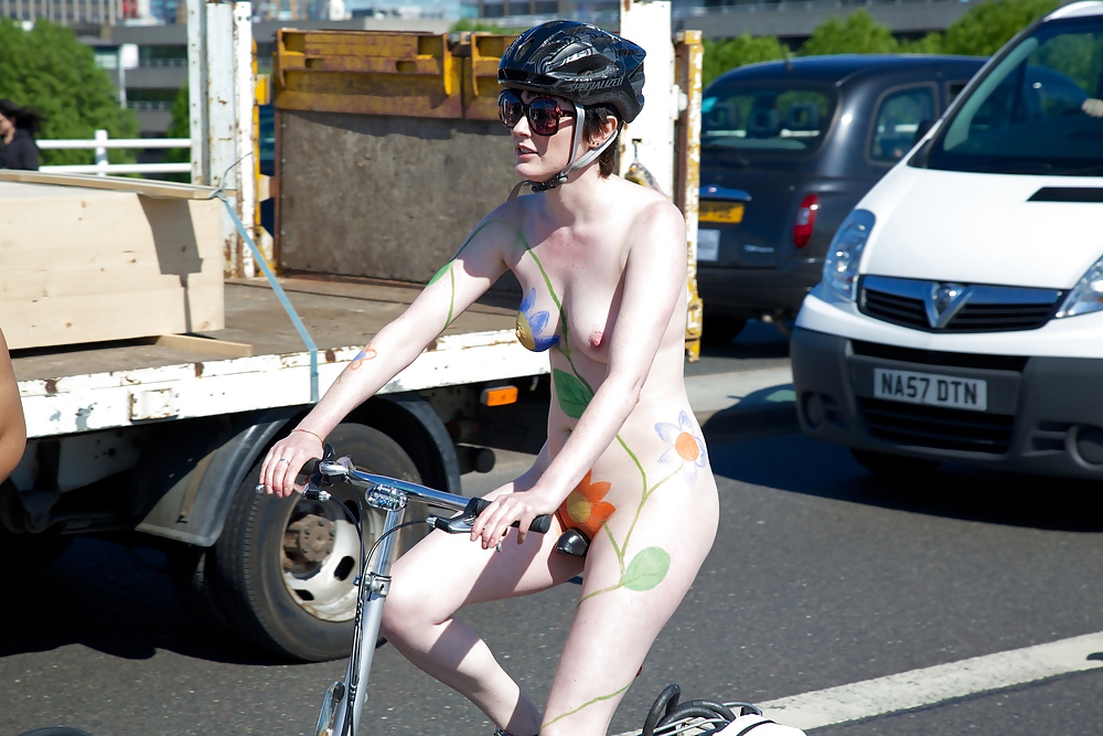 Sport nudo bici #rec figa lampeggiante su bicicletta gall6
 #22243180