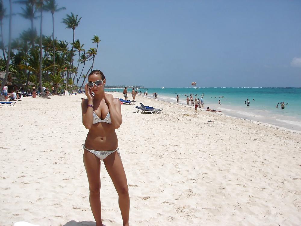 Privato: vacanza in topless della ragazza
 #4708601