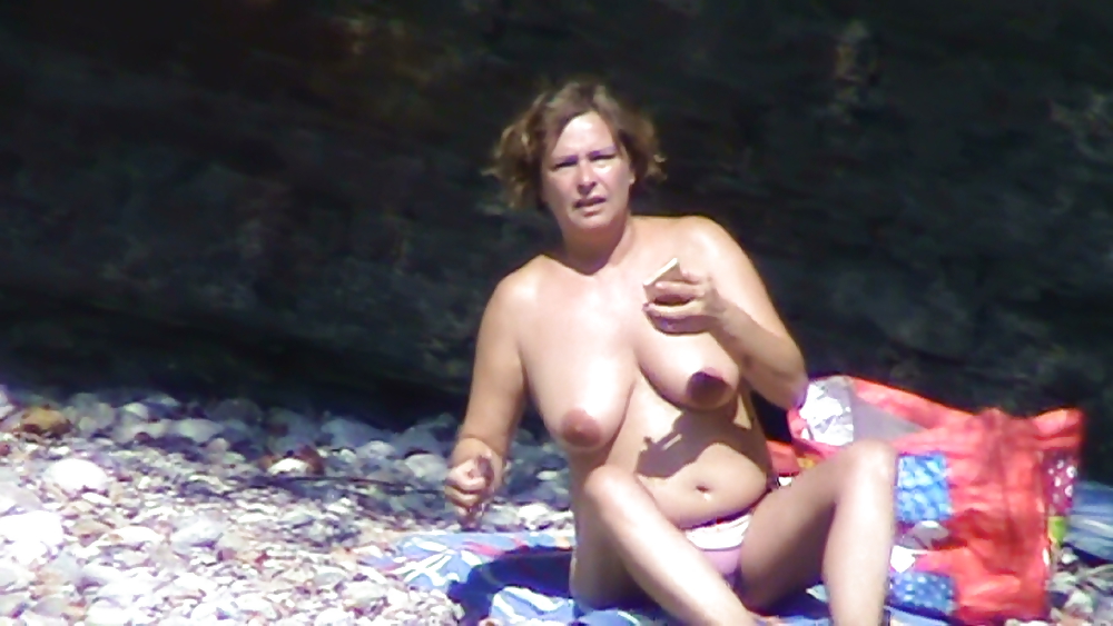 Ragazze nude sulla spiaggia
 #13501849