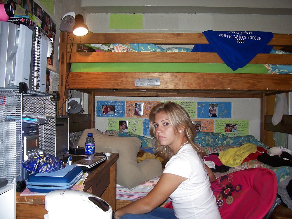 Susie Ist Ein College-Neuling Bereit, Alles Zu Tun #10063745