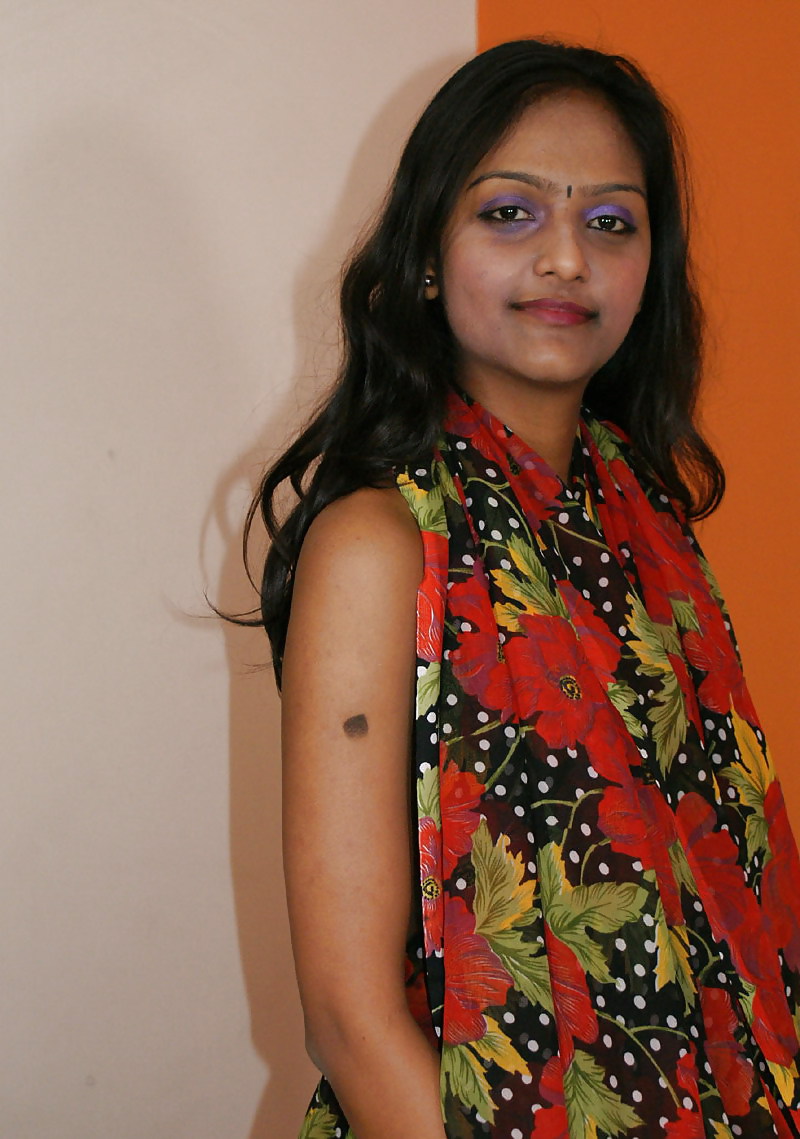 インドの女の子のストリップティーズ-トラベロッジホテルの写真
 #9852711