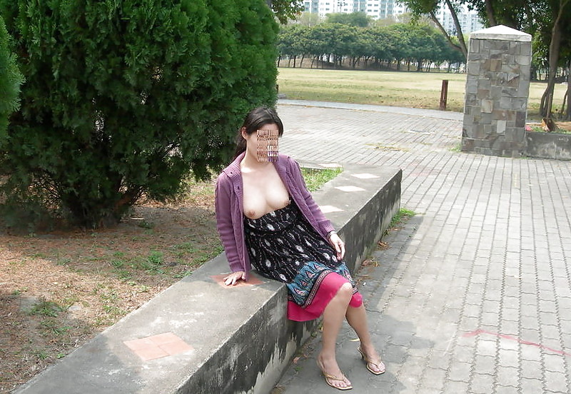 Sexy mamma asiatica nuda in pubblico
 #22077350