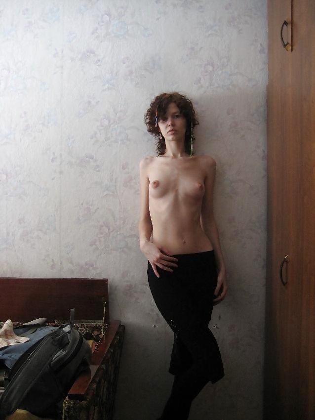 売春婦48： 淫乱な痩せ型ビッチ、小ぶりな乳房
 #19389381