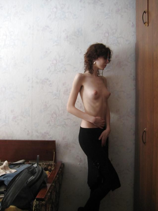 売春婦48： 淫乱な痩せ型ビッチ、小ぶりな乳房
 #19389490