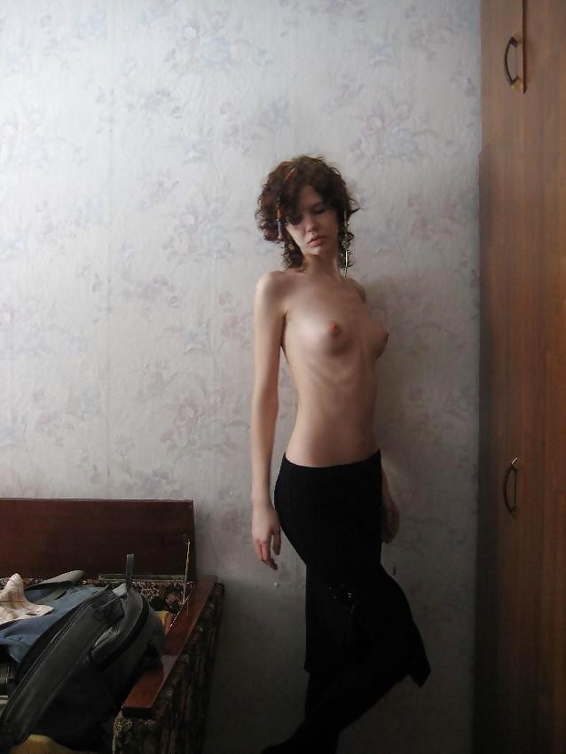 売春婦48： 淫乱な痩せ型ビッチ、小ぶりな乳房
 #19389500
