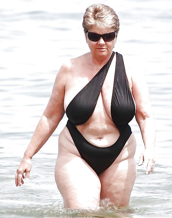 Ihre Mutter In Einem Bikini 3 #19205688