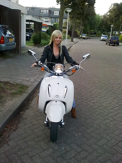 Hotlipsangel
 #18401497