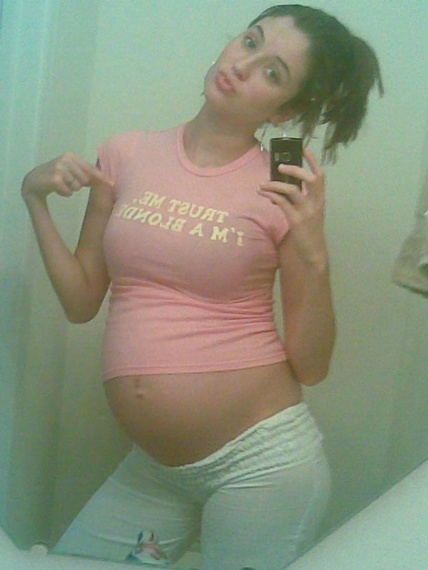 Autofoto amateur de joven embarazada parte 1
 #2206835