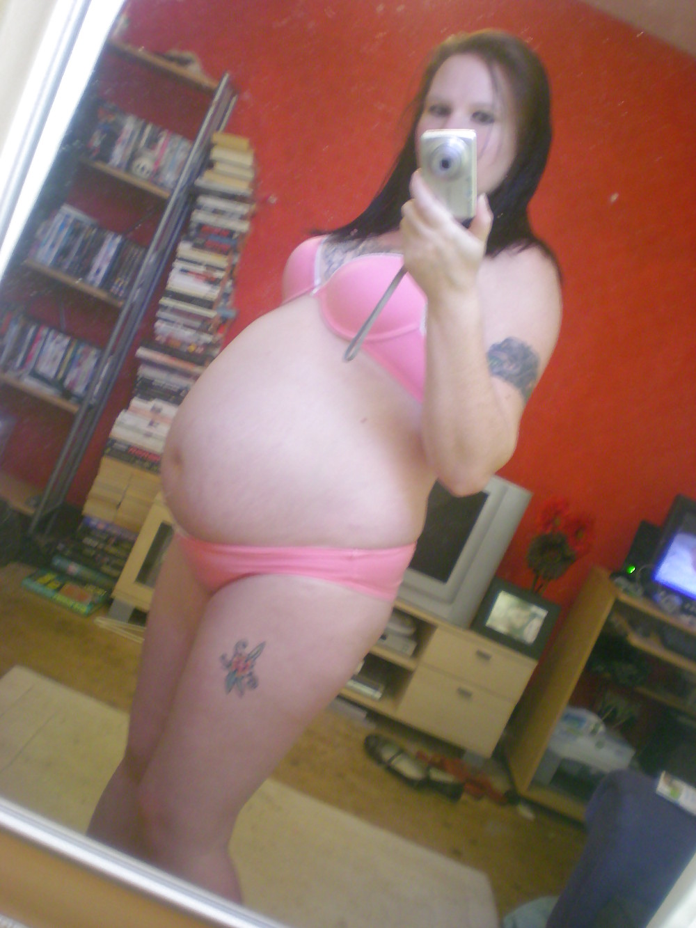 Autofoto amateur de joven embarazada parte 1
 #2206846
