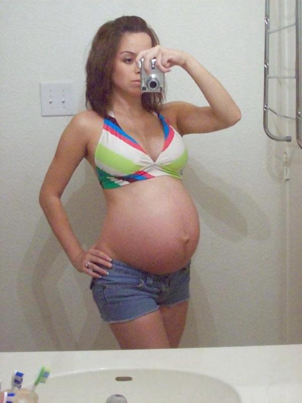 Autofoto amateur de joven embarazada parte 1
 #2206854
