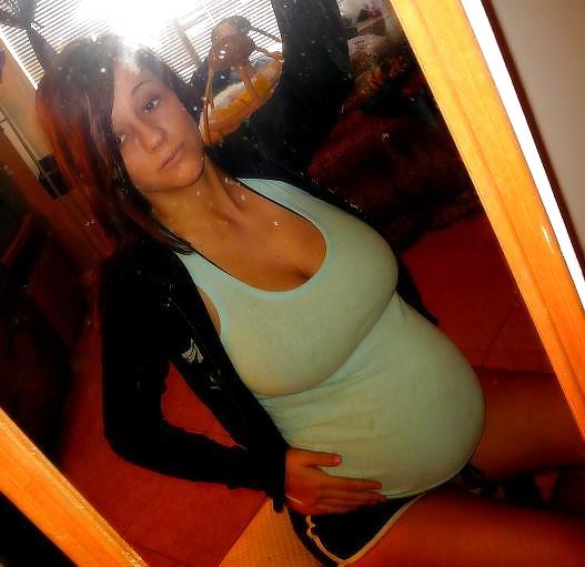 Autofoto amateur de joven embarazada parte 1
 #2206913