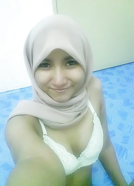 The Beauty of Amateur Indonesian Teen #13673577