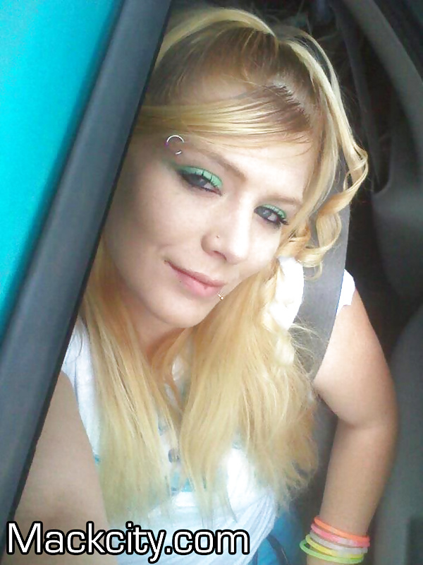 Mariah in regular mode. #17659912