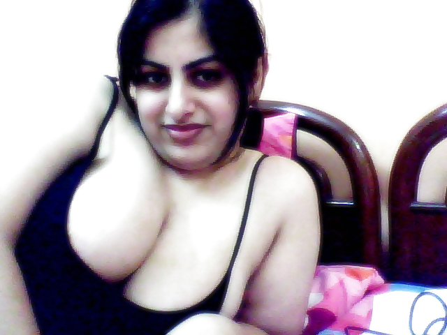 INDIAN DESI MILF REAL FROM THE UK #9175997