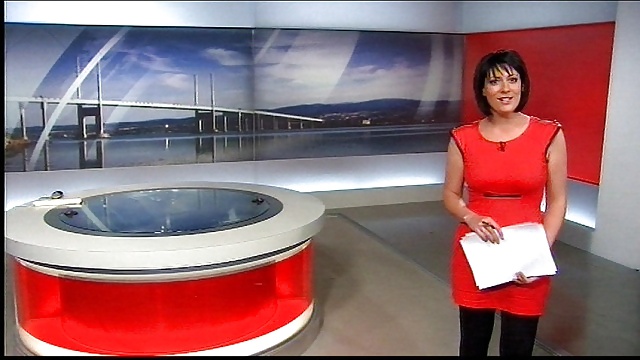 Catriona shearer - presentadora de noticias escocesa
 #15206336