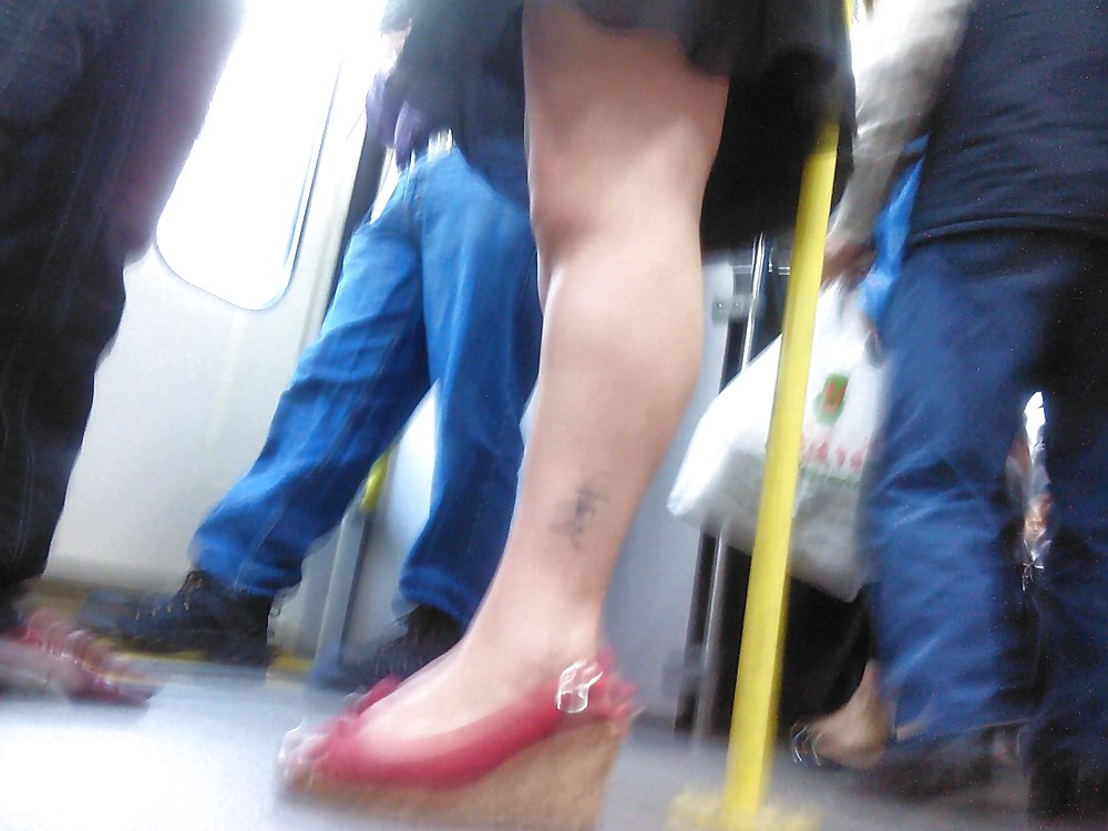 Voyeur 4 - not technically upskirt, but... #19060572