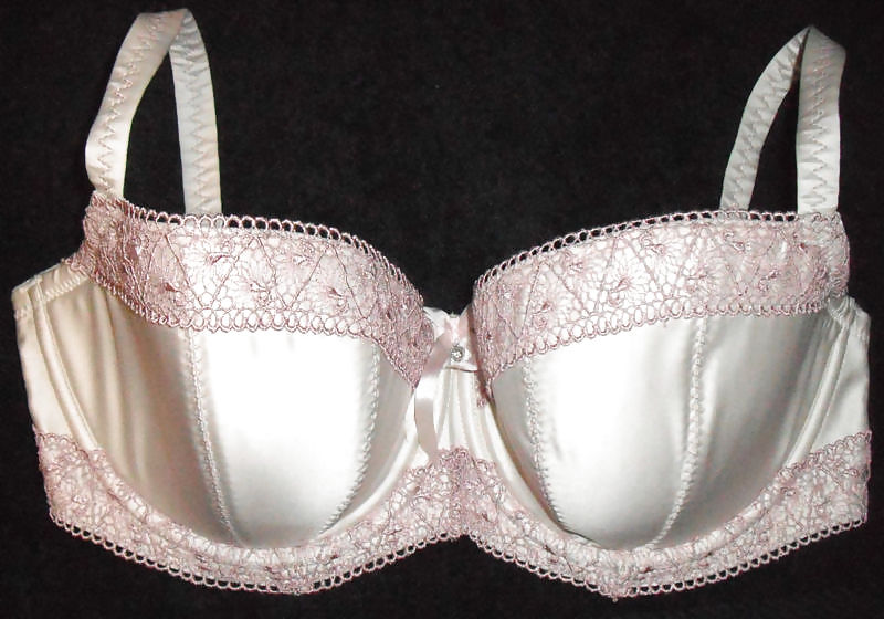 Used F Cups #12154466