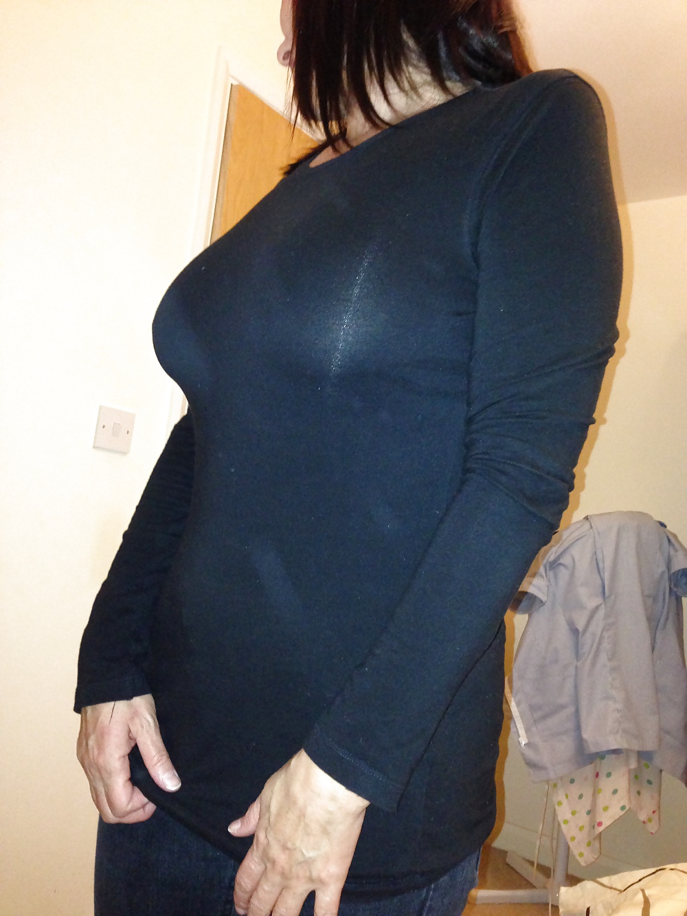 Gf goin out bra-less shopping 