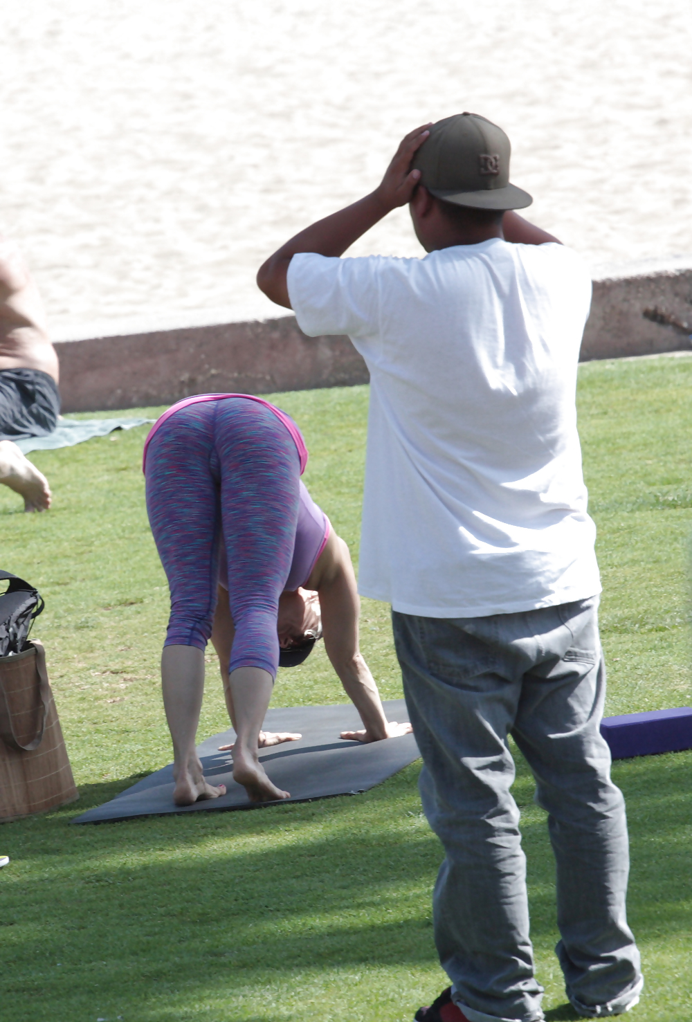 Reife Frau, Die Yoga Im Park Tut #14248789