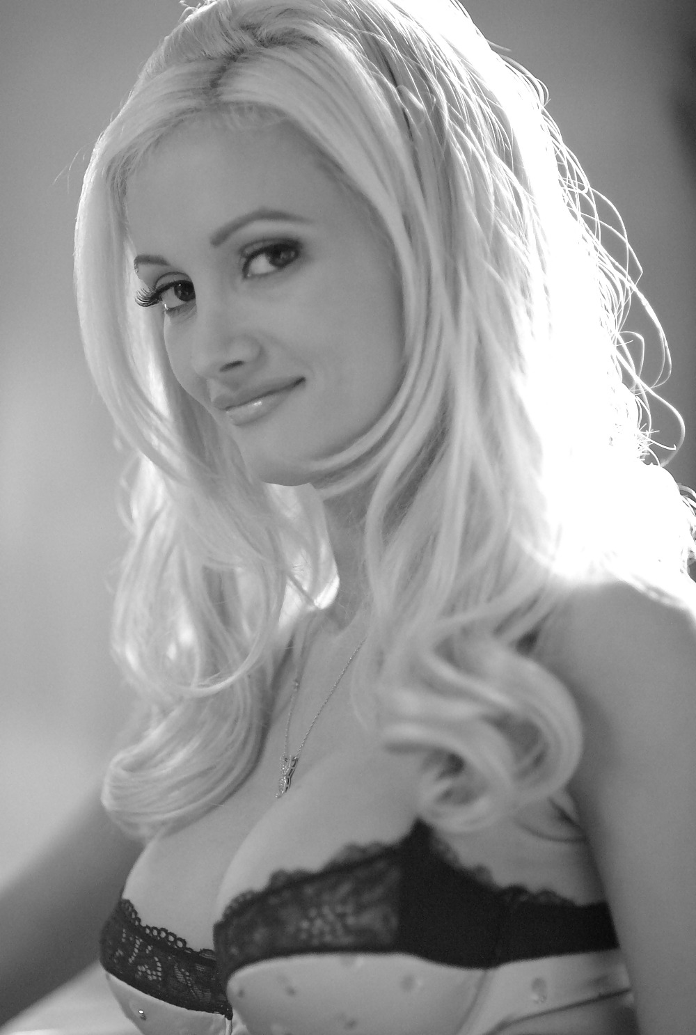 Holly Madison Ultimate Nude Collection #4630343