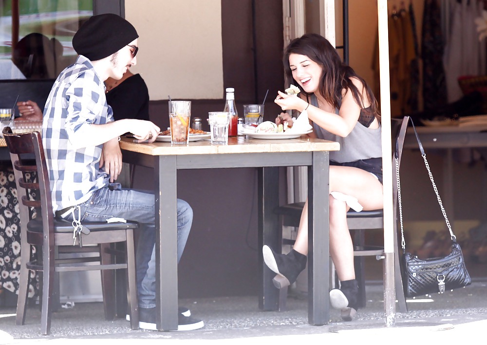 Shenae Grimes Enjoys lunch #3720470