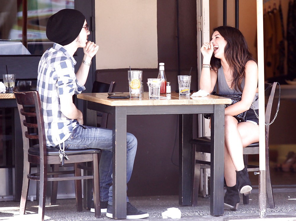 Shenae Grimes Enjoys lunch #3720554