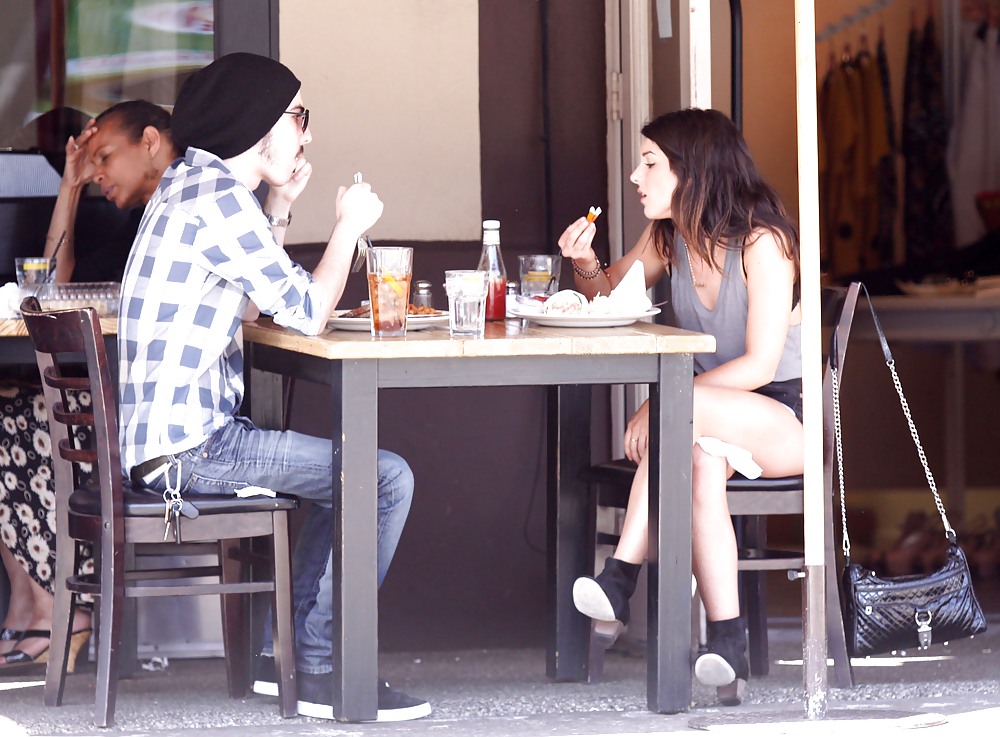 Shenae Grimes Enjoys lunch #3720626