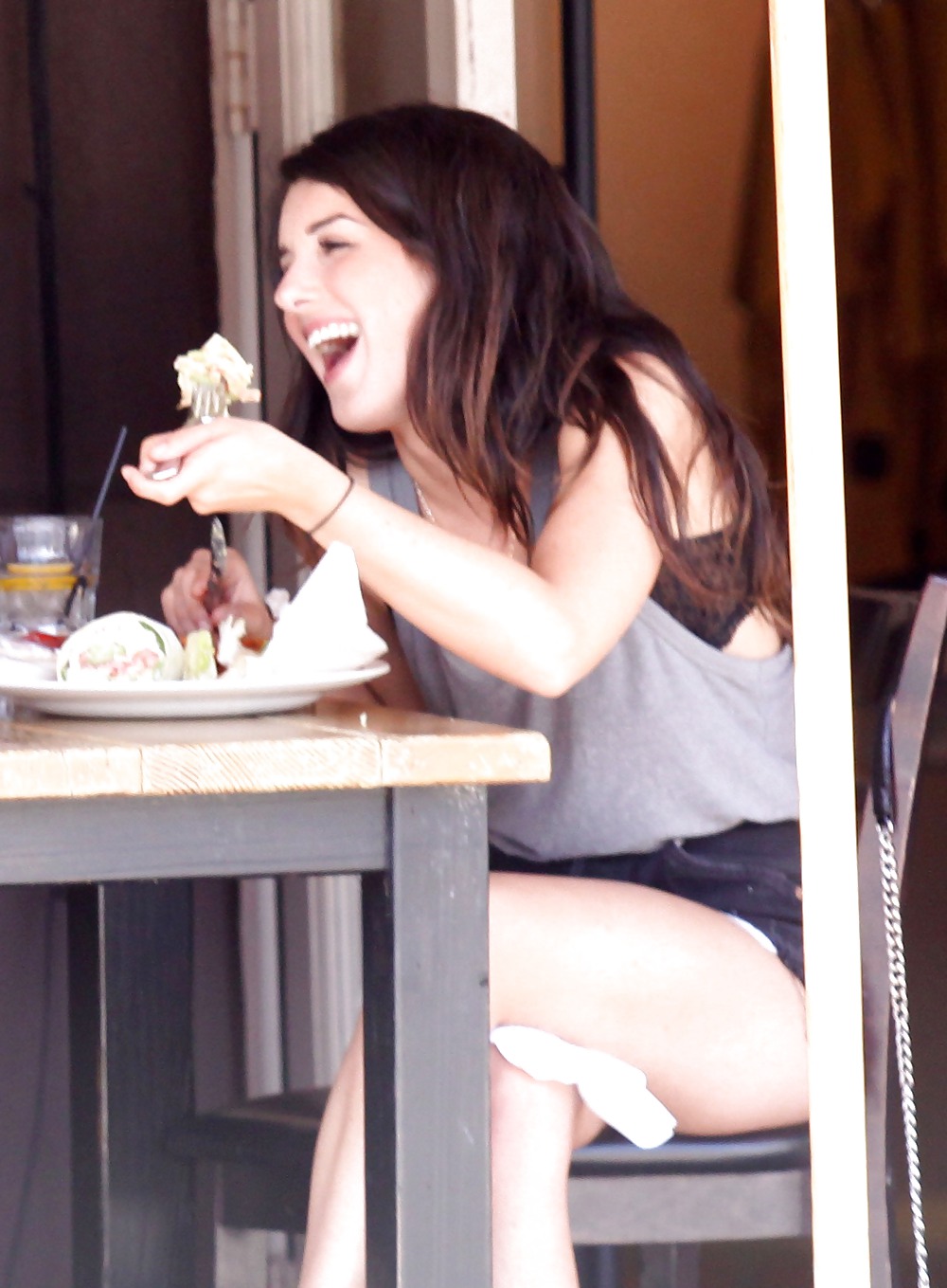 Shenae Grimes Genießt Mittagessen #3720645