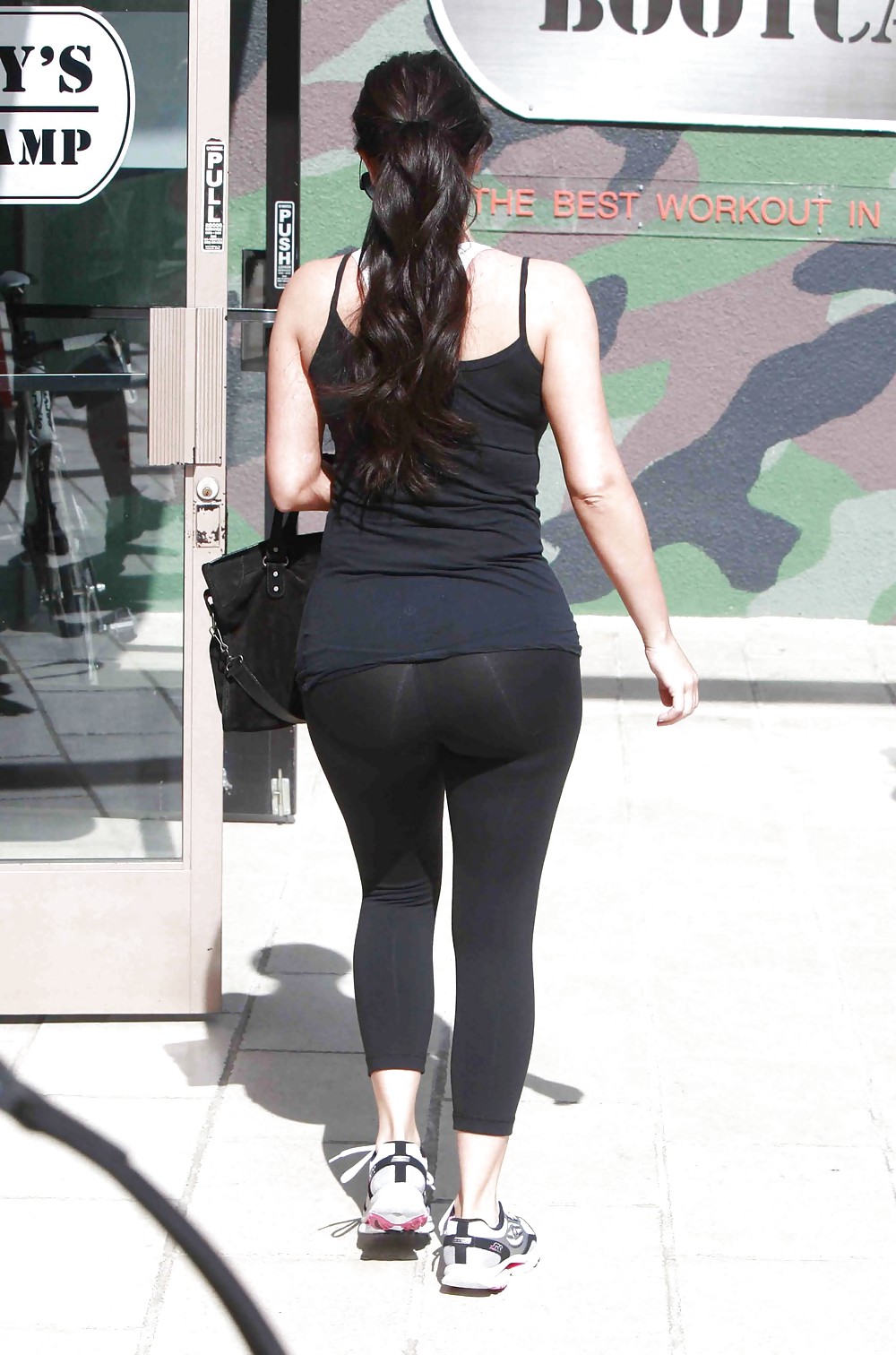 Kim Kardashian cleavy & arse shot in leggings headed  #4078884