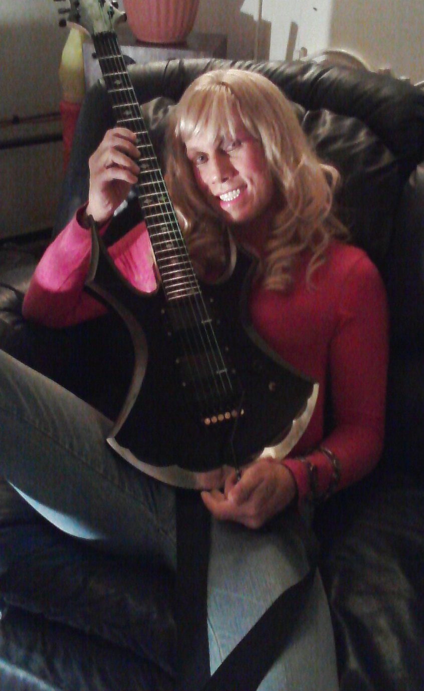 Hangin out.... #9370010