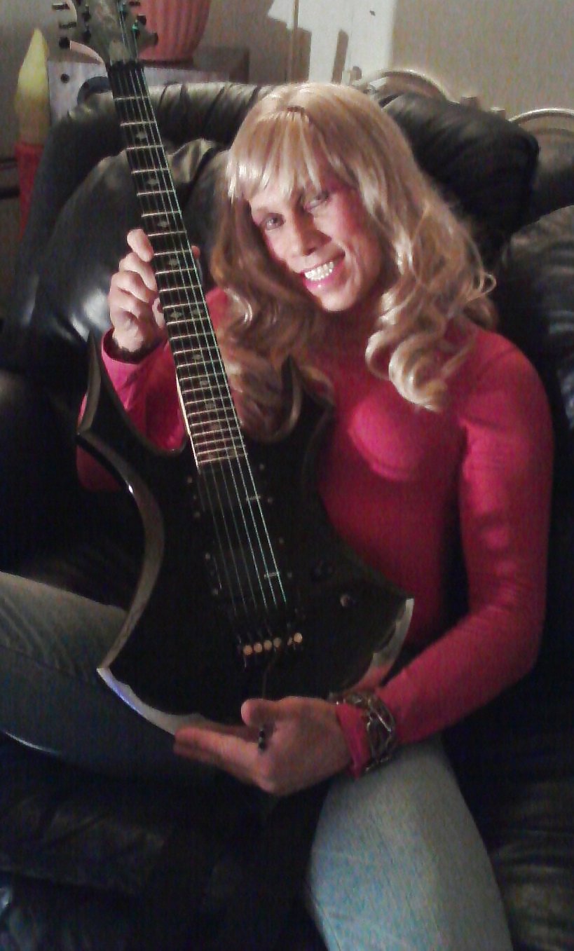 Hangin out.... #9370016