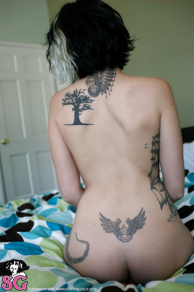 Mujeres sexys que aman la tinta, chicas suicidas, tatuajes
 #14837700