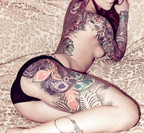 Mujeres sexys que aman la tinta, chicas suicidas, tatuajes
 #14838021