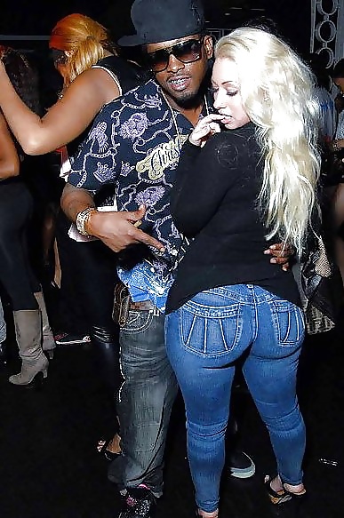 Something about a big booty chick... #6690702
