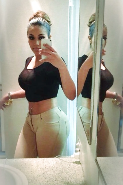 Algo sobre una chica de gran botín...
 #6691359