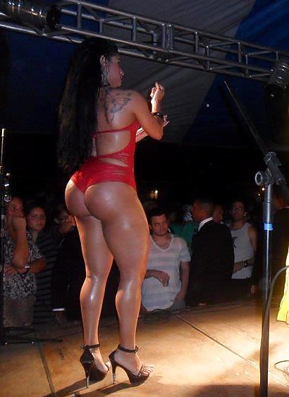 Algo sobre una chica de gran botín...
 #6692619