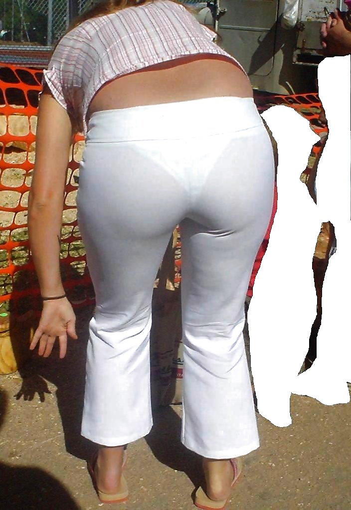 タイトで透け感のある白いパンツを履いた妻たち 
 #19754811