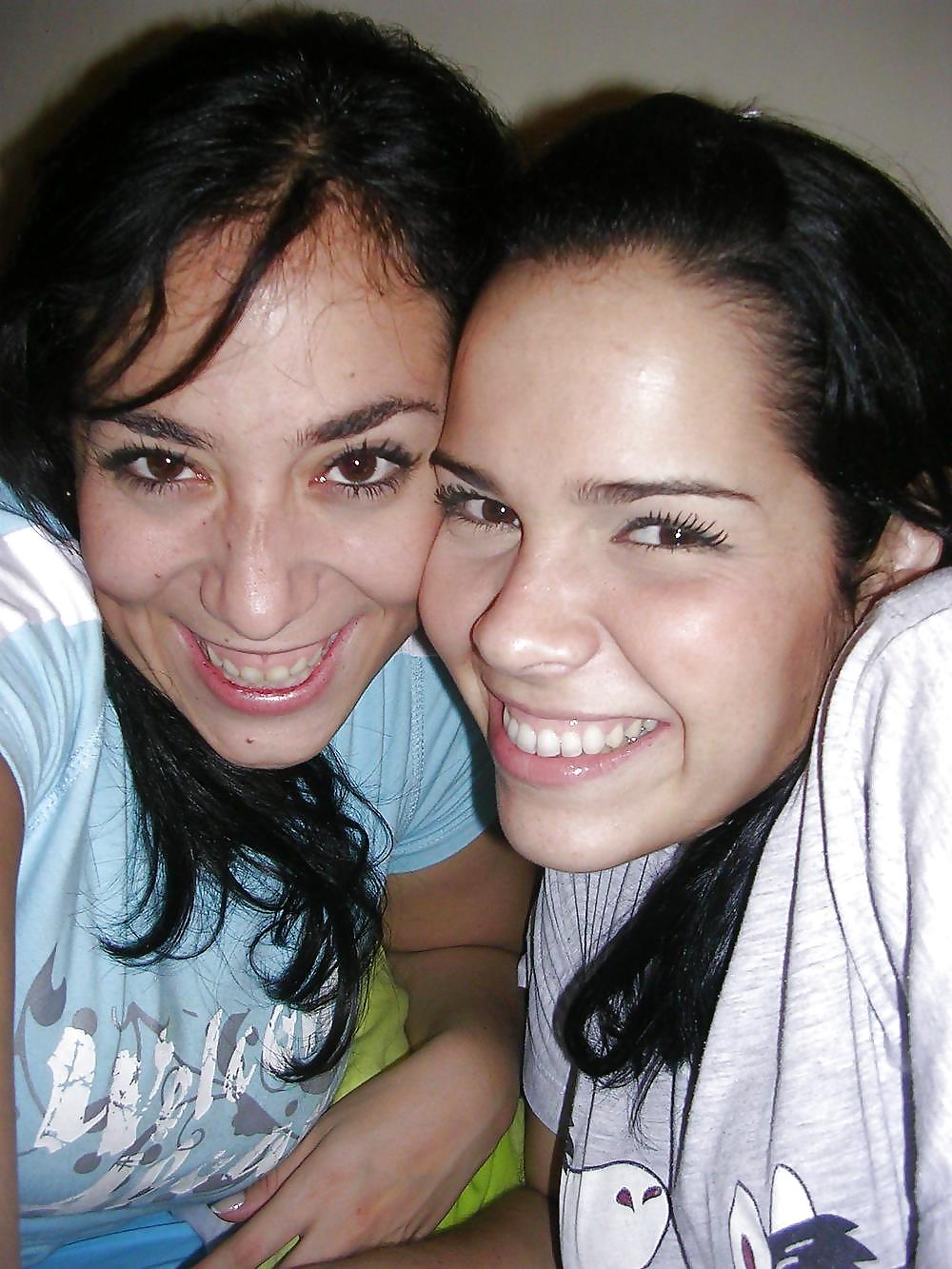 Mawra & imen
 #10178045