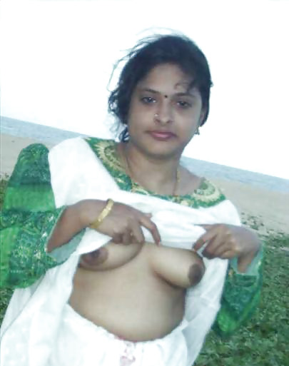 Indian aunty showing 5 #2894010