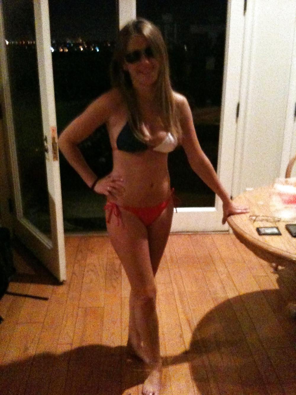 彼女はとてもホットです！ found by birkoffguy
 #18301800