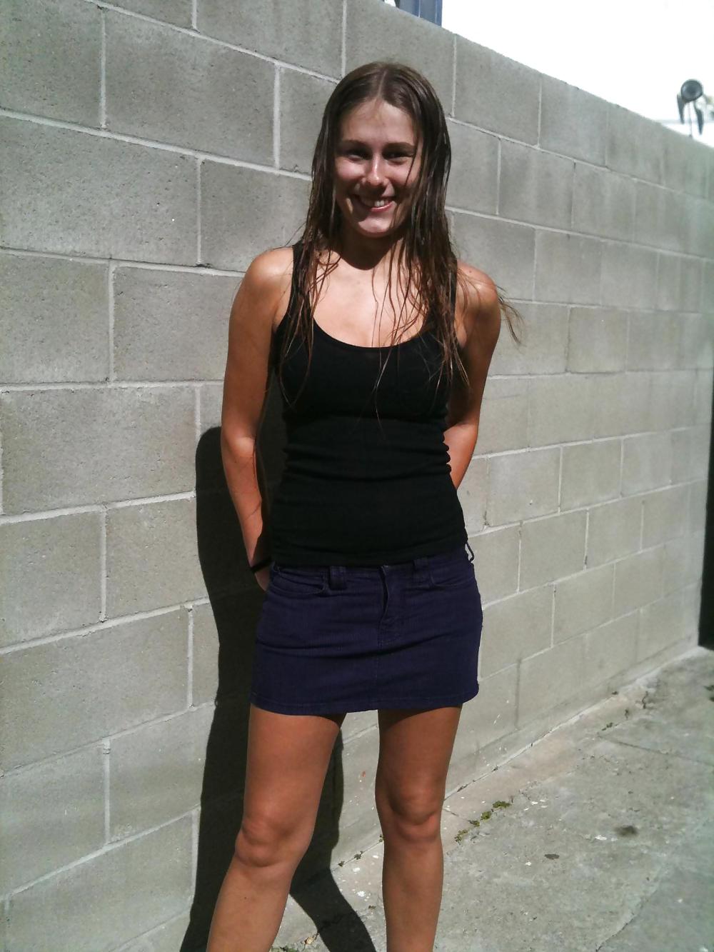 彼女はとてもホットです！ found by birkoffguy
 #18301804