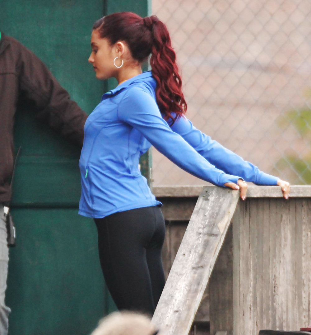 Ariana grande - in leggings sexy
 #15021213