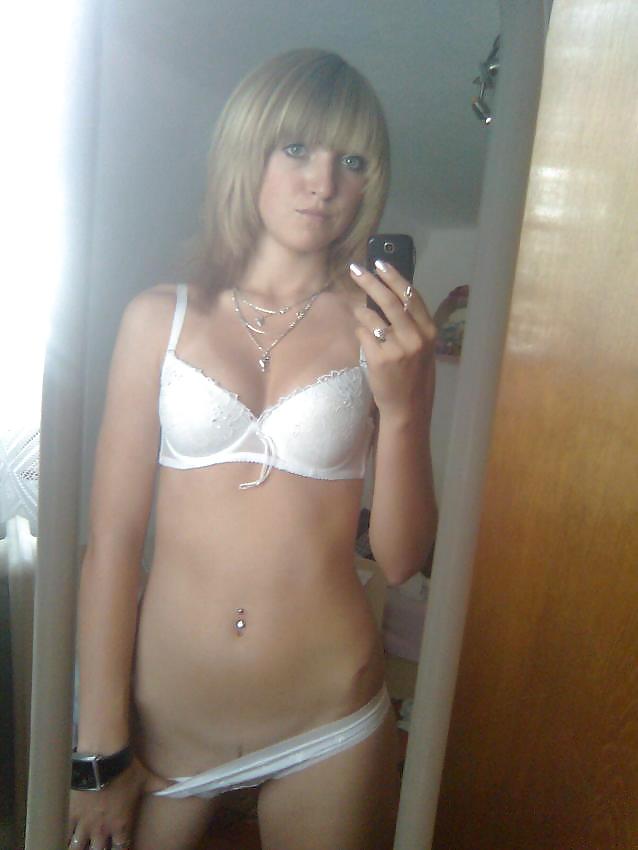 Joven rubia autofoto
 #8228804