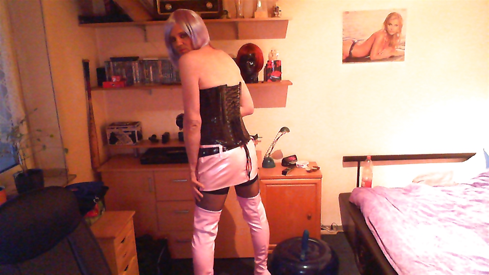 Mal in Crimson Schwarz  #9927378