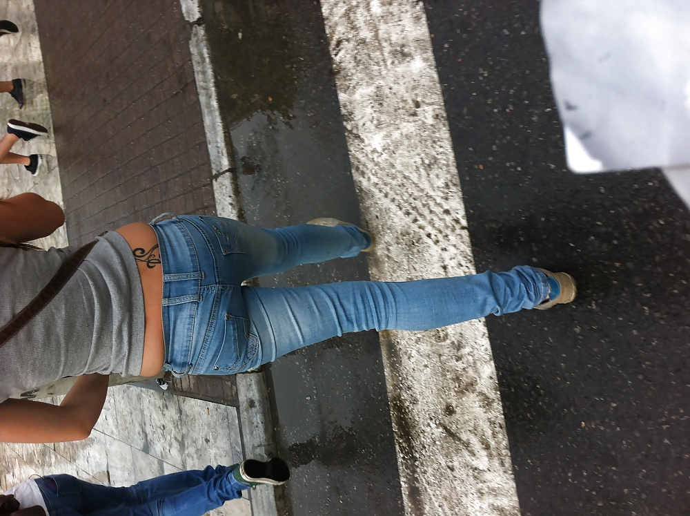Schöne Teen Ass In Jeans Theaasaloniki #9292563
