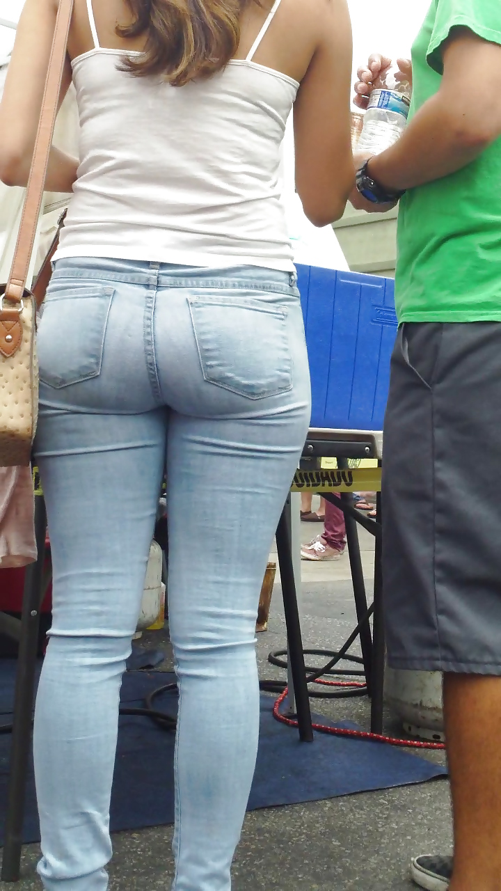 Tight teen butts & ass in jeans up close  #20662016
